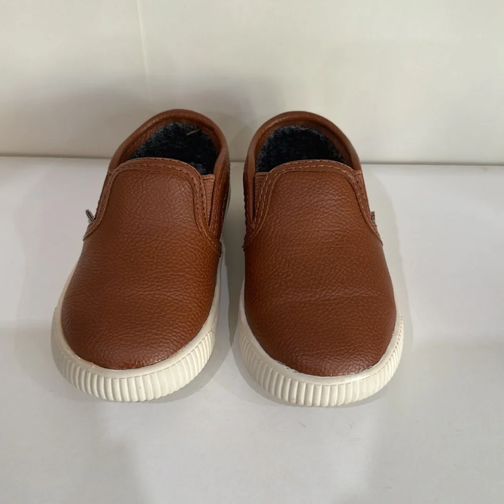 CARTER’S - boys shoes size‎ 5small